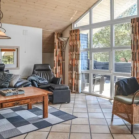 펜션 Cozy Home In Blavand With Sauna