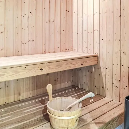 Cozy Home In Blavand With Sauna 펜션